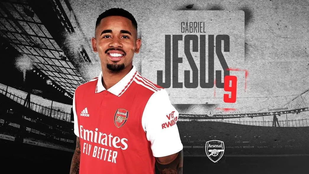 Gabriel Jesus nâng cao cúp vô địch Premier League cùng Arsenal trong mùa giải đầu tiên tại đội bóng thành London