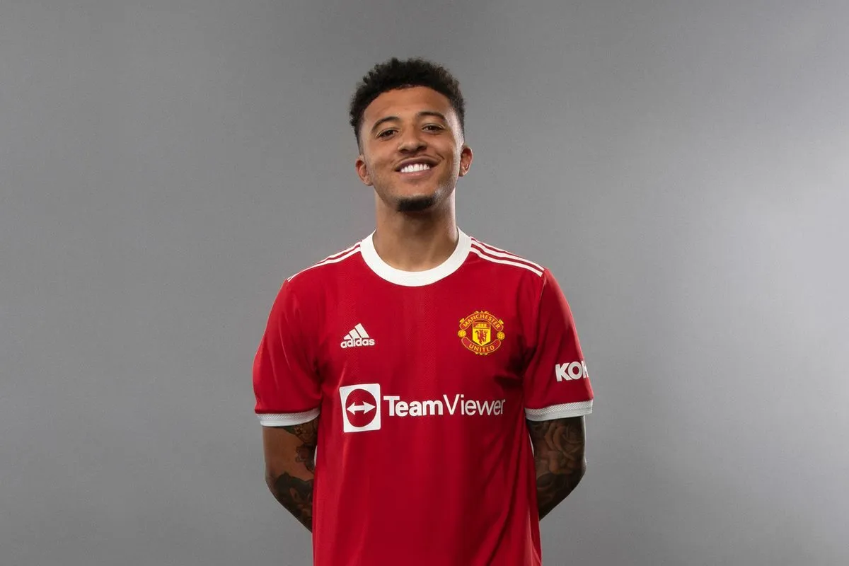 Jadon Sancho khoác áo đỏ của Manchester United