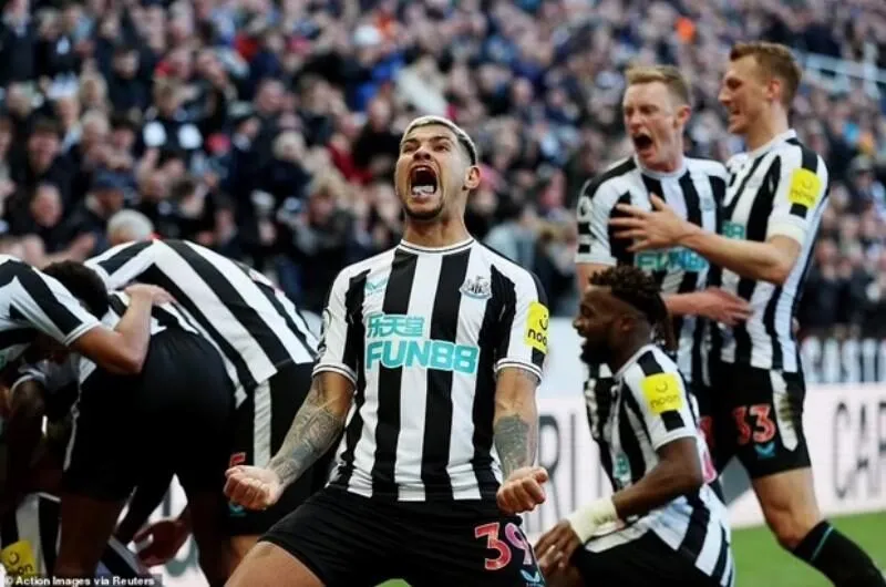 Callum Wilson trong tình huống ghi bàn cho Newcastle United