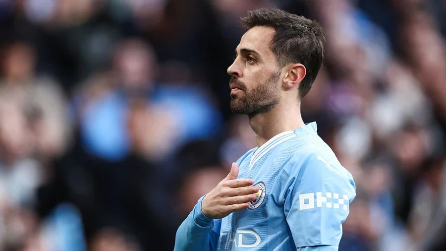 Bernardo Silva thực hiện đường chuyền chính xác trong một trận đấu quan trọng tại Premier League.