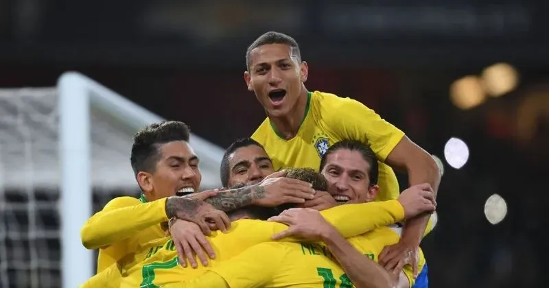 Richarlison thi đấu trong màu áo Tottenham tại Premier League