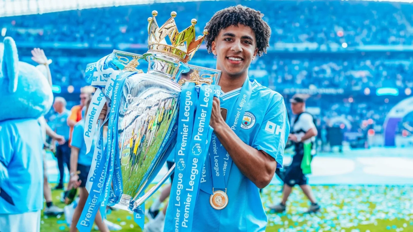 Rico Lewis trong màu áo Manchester City, giải đấu UEFA Champions League 2022