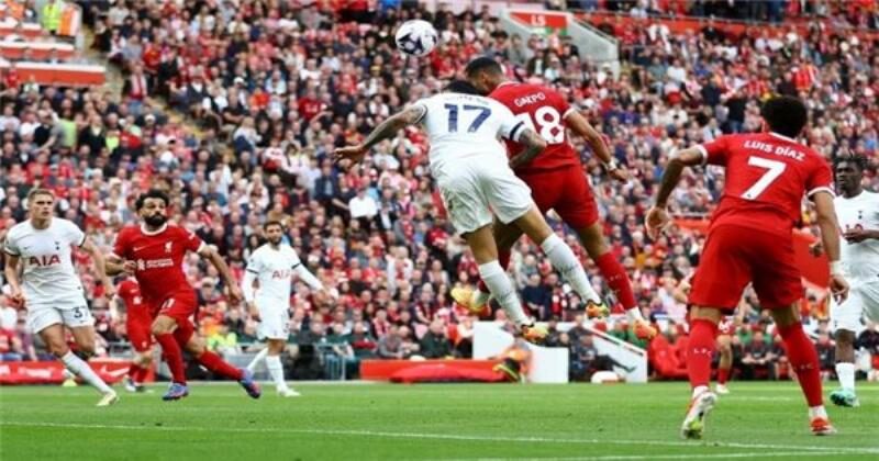 Romero chống lại pha bóng nguy hiểm trong màu áo Tottenham