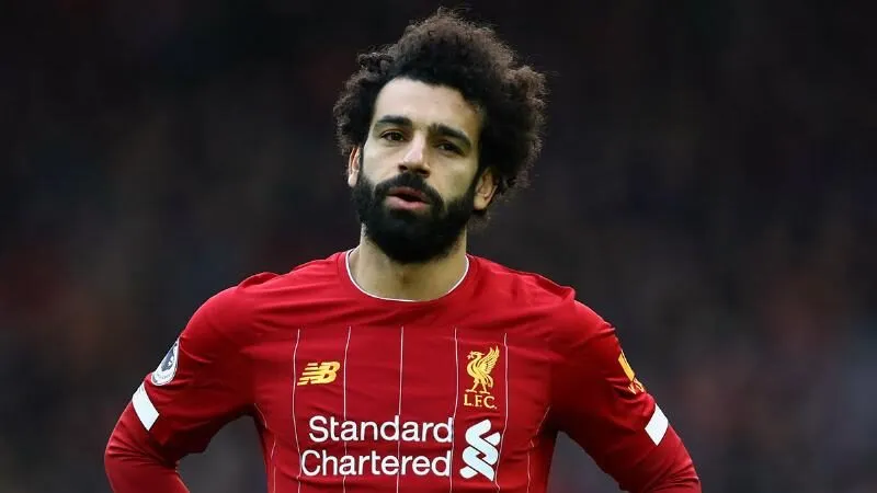 Mohamed Salah nâng cúp Champions League 2019 cùng đồng đội, đánh dấu mốc son chói lọi trong sự nghiệp.